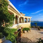 Villa Akros And Suites
